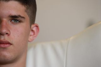 Zbitému chlapci policie nepomohla. Nevzdal se a šel za dětským ombudsmanem